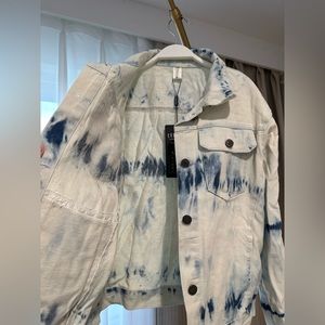 Women Jeans jacket, brand new with tag. For people who were 6, 8